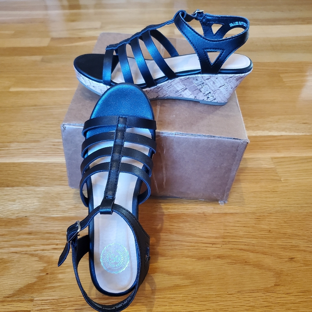 So Maple Black Sandals